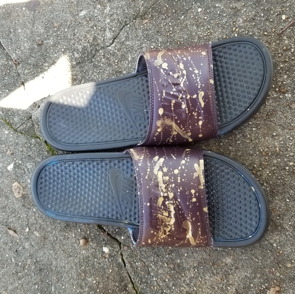 maroon nike slides